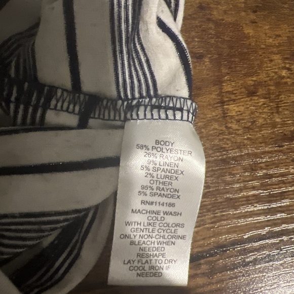 Love Scarlett Women's Navy Striped Sleeveless Top with Button Details Size M - Picture 5 of 5